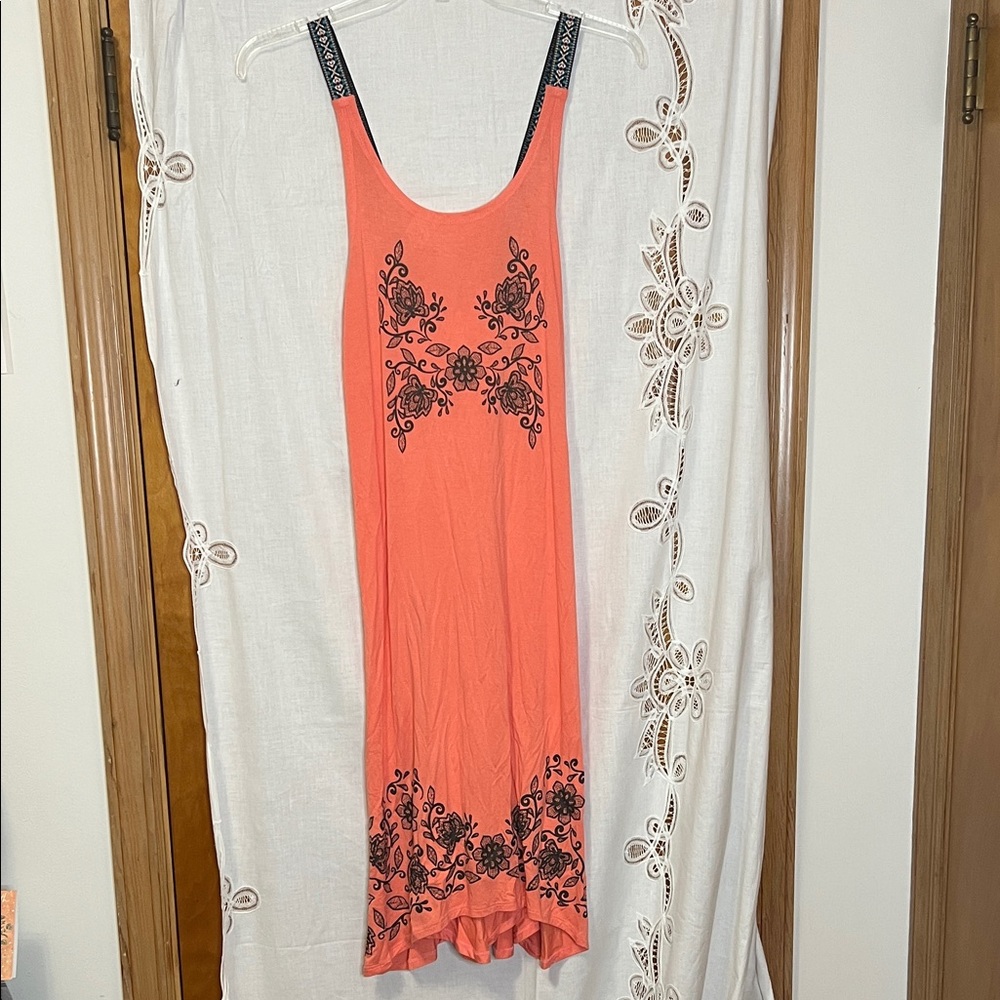Coral Midi Dress with Black Floral Accents by Catchfly size L